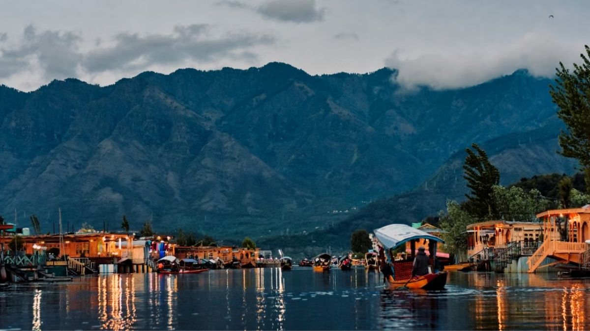 Kashmir Travel Guide 2026: Best Time, Routes, Costs and Safety for Indian Travellers